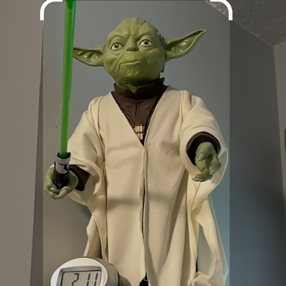 Disney Star Wars Yoda Figure w/Green Lightsaber-Great Gift!-Displayed Only - Picture 10 of 10